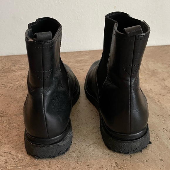 ☀️50% Off! Summer Sale☀️ VINCE Litton Water Repellant Chelsea Boots - Picture 3 of 7